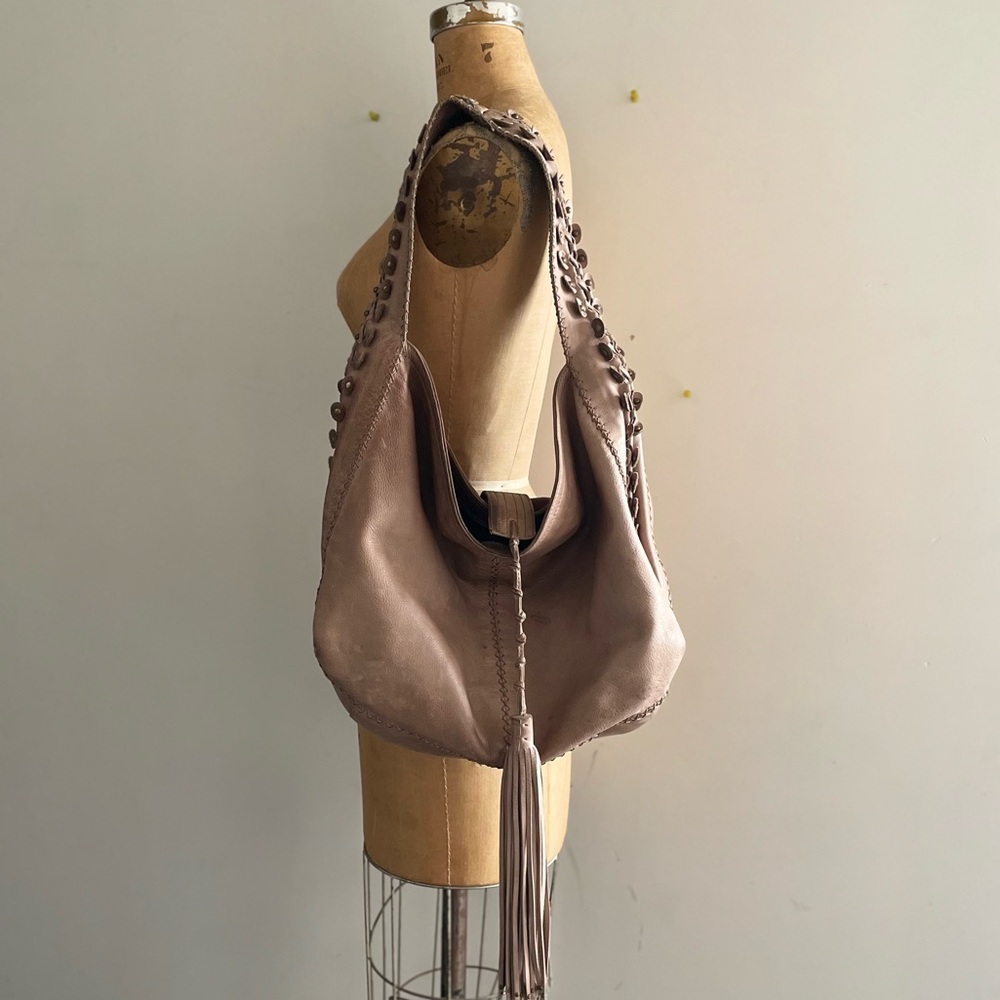 [LA VICTOIRE] Leather Tan Handmade stitches Boho Tassel Shoulder Hobo Bag